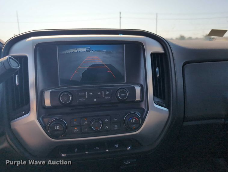 image for item ET7262 2015 GMC Sierra 2500HD Crew Cab pickup truck