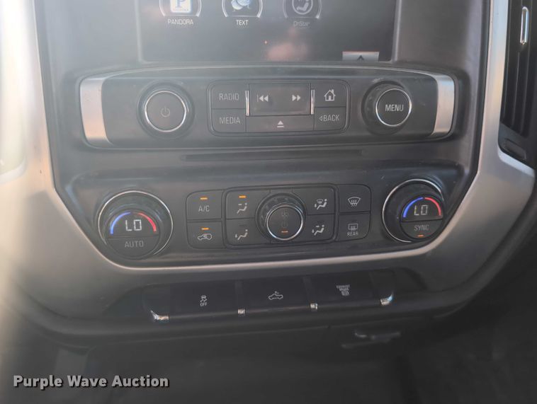 image for item ET7262 2015 GMC Sierra 2500HD Crew Cab pickup truck