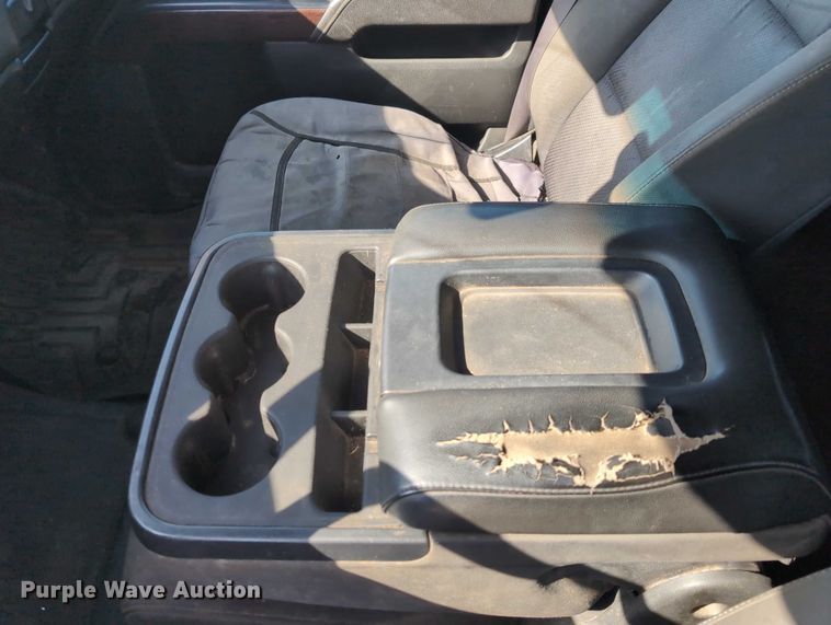 image for item ET7262 2015 GMC Sierra 2500HD Crew Cab pickup truck