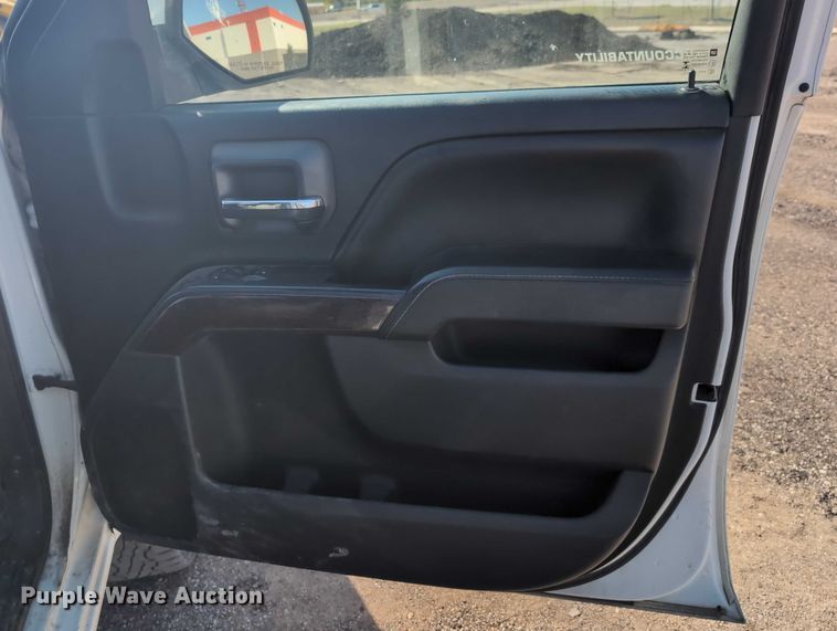 image for item ET7262 2015 GMC Sierra 2500HD Crew Cab pickup truck