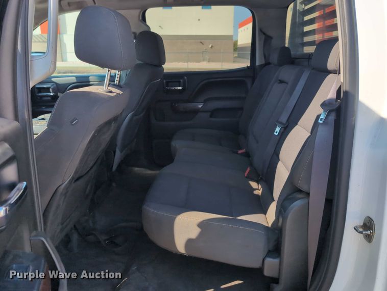 image for item ET7262 2015 GMC Sierra 2500HD Crew Cab pickup truck