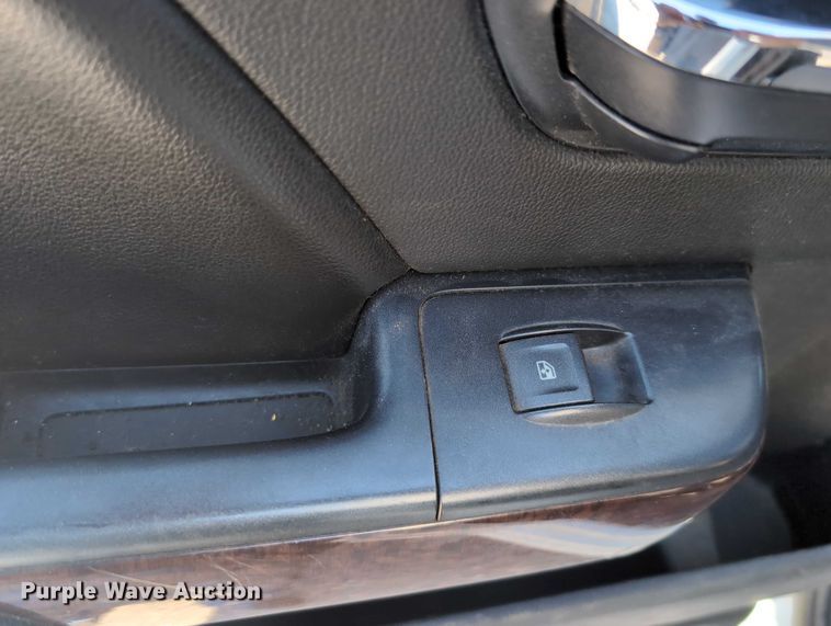 image for item ET7262 2015 GMC Sierra 2500HD Crew Cab pickup truck