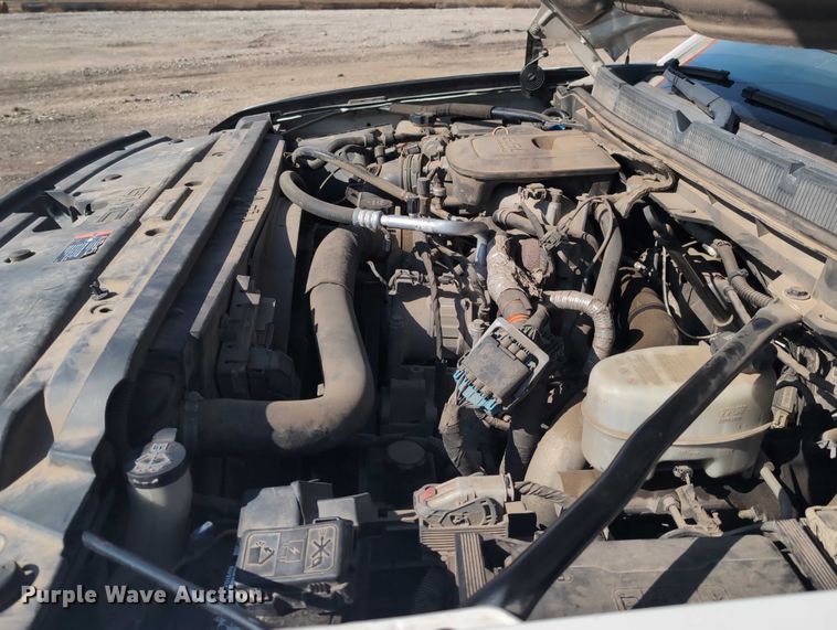 image for item ET7262 2015 GMC Sierra 2500HD Crew Cab pickup truck