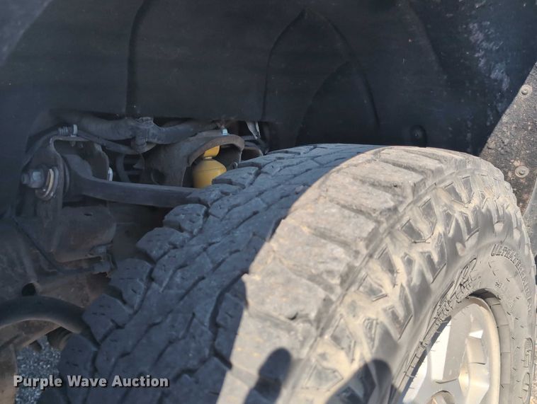 image for item ET7262 2015 GMC Sierra 2500HD Crew Cab pickup truck