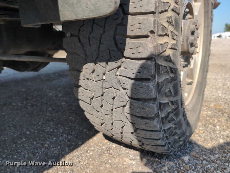 image for item ET7262 2015 GMC Sierra 2500HD Crew Cab pickup truck