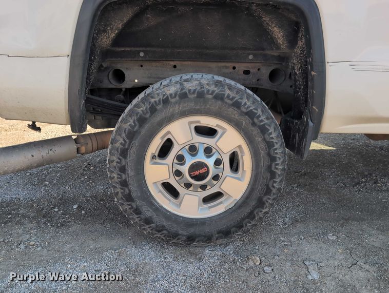 image for item ET7262 2015 GMC Sierra 2500HD Crew Cab pickup truck