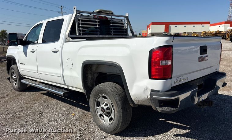 image for item ET7263 2016 GMC Sierra 2500HD Crew Cab pickup truck
