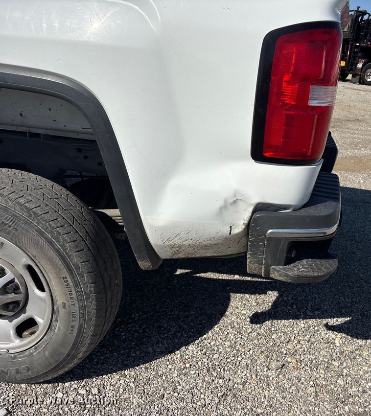 image for item ET7263 2016 GMC Sierra 2500HD Crew Cab pickup truck