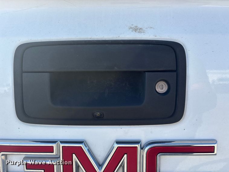 image for item ET7263 2016 GMC Sierra 2500HD Crew Cab pickup truck