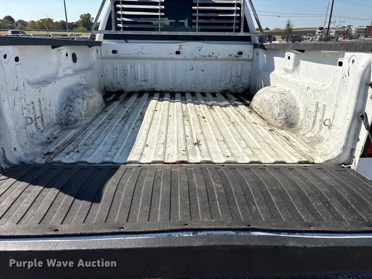 image for item ET7263 2016 GMC Sierra 2500HD Crew Cab pickup truck