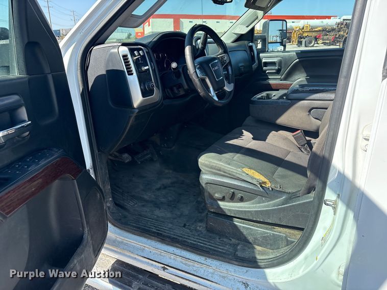 image for item ET7263 2016 GMC Sierra 2500HD Crew Cab pickup truck