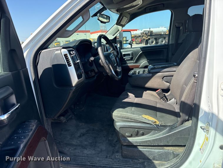 image for item ET7263 2016 GMC Sierra 2500HD Crew Cab pickup truck