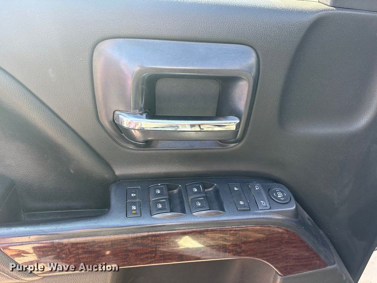 image for item ET7263 2016 GMC Sierra 2500HD Crew Cab pickup truck