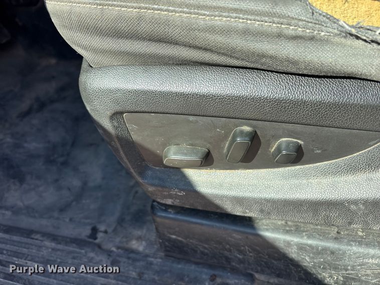 image for item ET7263 2016 GMC Sierra 2500HD Crew Cab pickup truck