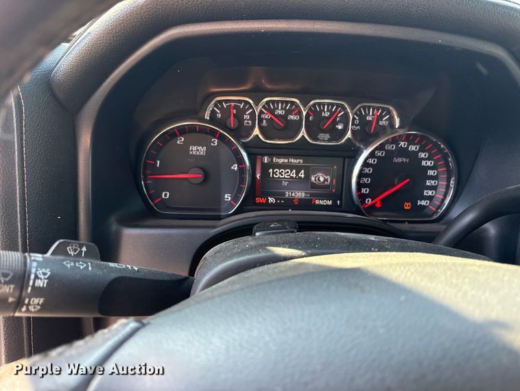 image for item ET7263 2016 GMC Sierra 2500HD Crew Cab pickup truck