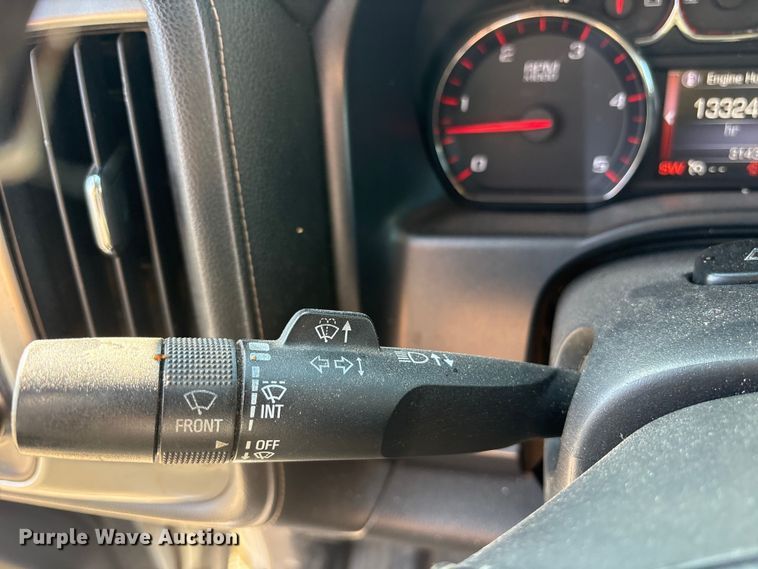 image for item ET7263 2016 GMC Sierra 2500HD Crew Cab pickup truck