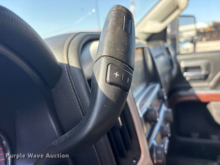 image for item ET7263 2016 GMC Sierra 2500HD Crew Cab pickup truck