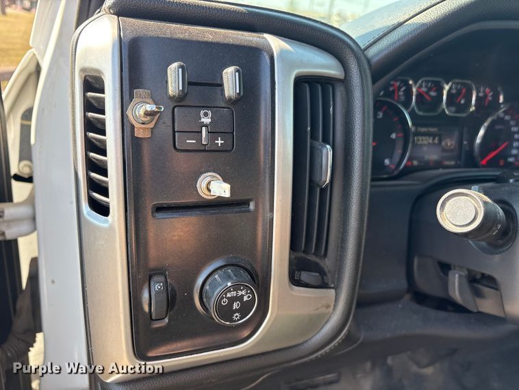 image for item ET7263 2016 GMC Sierra 2500HD Crew Cab pickup truck