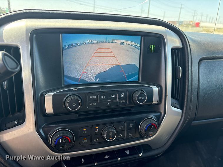 image for item ET7263 2016 GMC Sierra 2500HD Crew Cab pickup truck