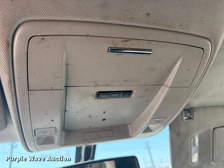 image for item ET7263 2016 GMC Sierra 2500HD Crew Cab pickup truck