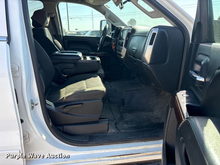 image for item ET7263 2016 GMC Sierra 2500HD Crew Cab pickup truck