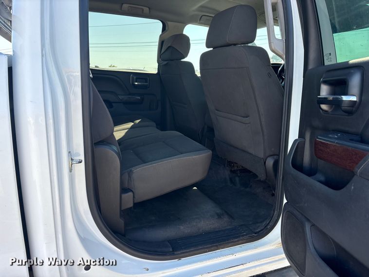 image for item ET7263 2016 GMC Sierra 2500HD Crew Cab pickup truck