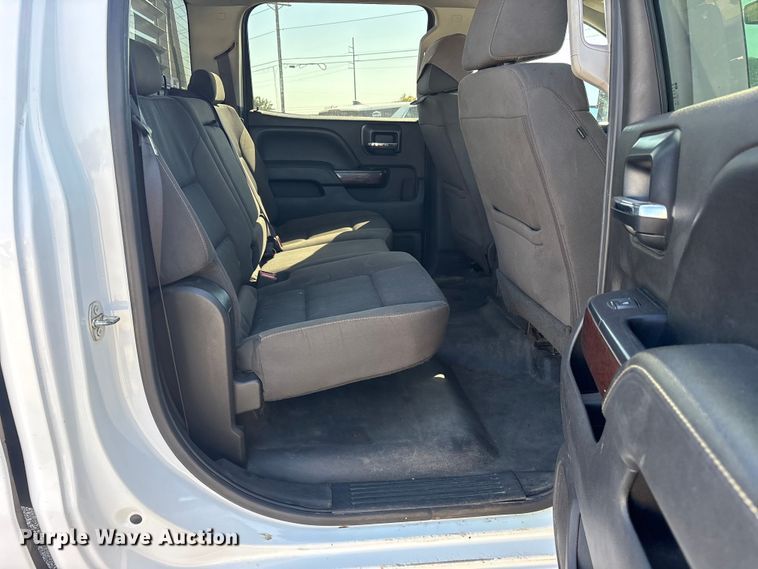 image for item ET7263 2016 GMC Sierra 2500HD Crew Cab pickup truck