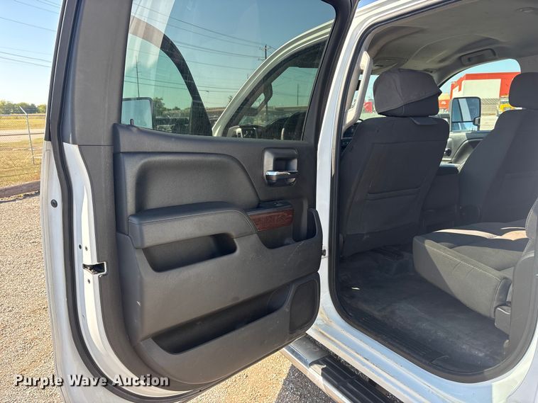 image for item ET7263 2016 GMC Sierra 2500HD Crew Cab pickup truck