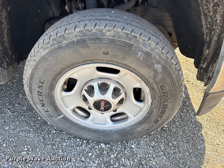 image for item ET7263 2016 GMC Sierra 2500HD Crew Cab pickup truck