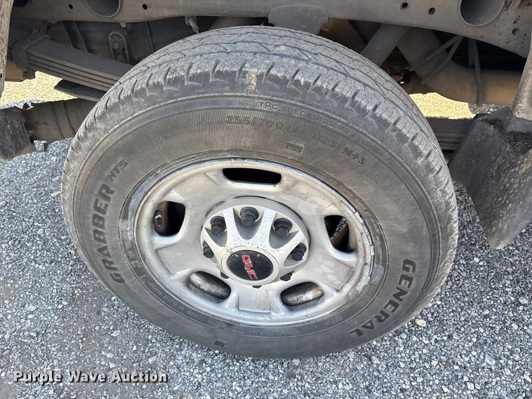 image for item ET7263 2016 GMC Sierra 2500HD Crew Cab pickup truck