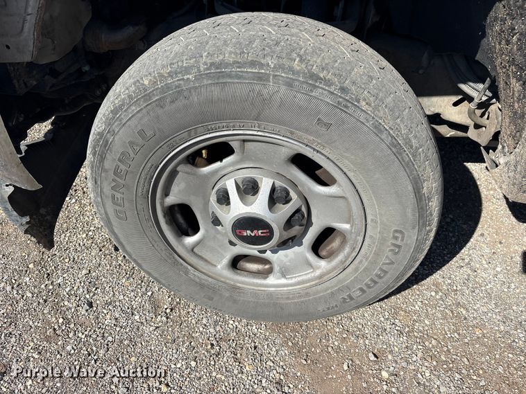 image for item ET7263 2016 GMC Sierra 2500HD Crew Cab pickup truck