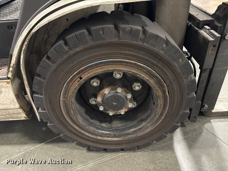 image for item ET8566 2016 UniCarriers PF70 forklift