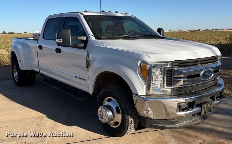 image for item EU4709 2017 Ford F350 Super Duty Crew Cab pickup truck