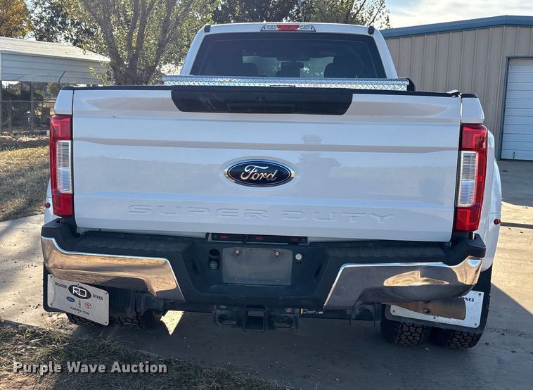 image for item EU4709 2017 Ford F350 Super Duty Crew Cab pickup truck