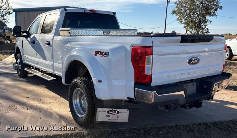 image for item EU4709 2017 Ford F350 Super Duty Crew Cab pickup truck