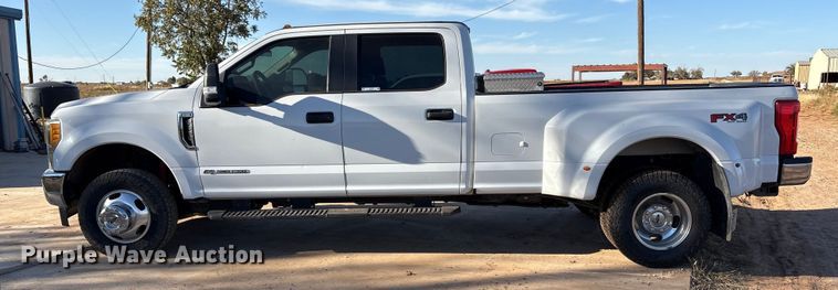 image for item EU4709 2017 Ford F350 Super Duty Crew Cab pickup truck