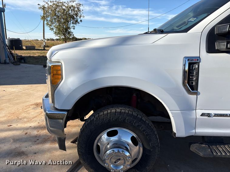 image for item EU4709 2017 Ford F350 Super Duty Crew Cab pickup truck