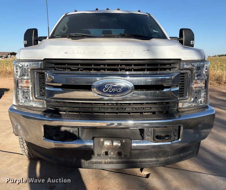 image for item EU4709 2017 Ford F350 Super Duty Crew Cab pickup truck