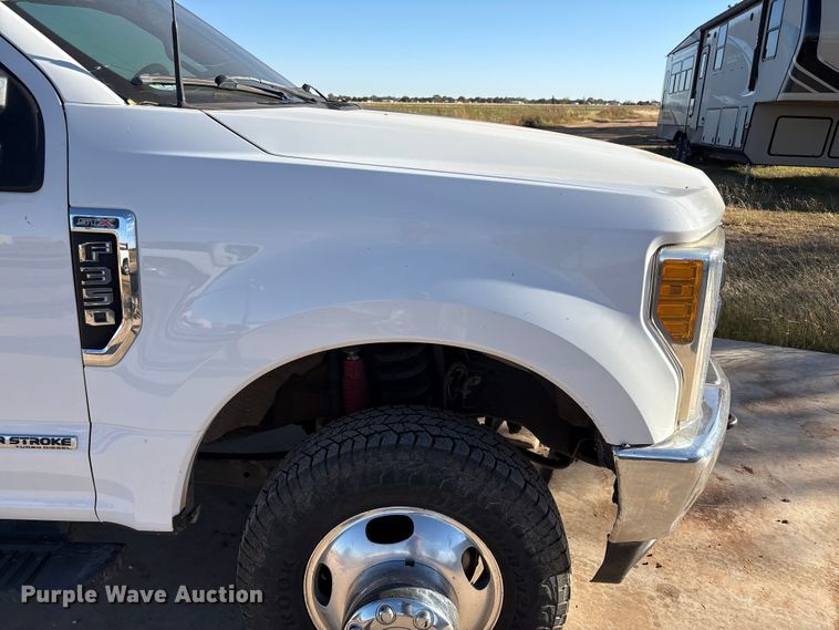 image for item EU4709 2017 Ford F350 Super Duty Crew Cab pickup truck