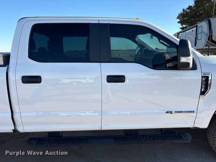 image for item EU4709 2017 Ford F350 Super Duty Crew Cab pickup truck