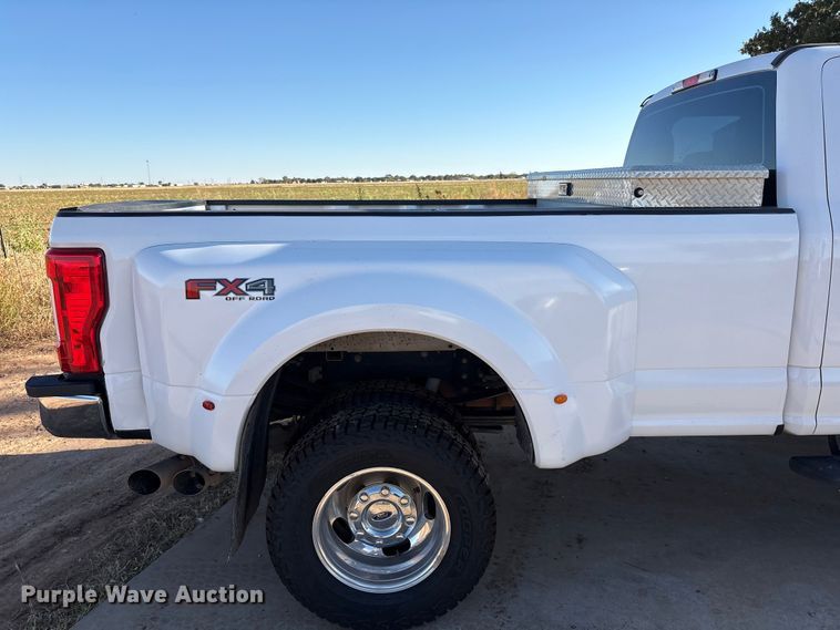 image for item EU4709 2017 Ford F350 Super Duty Crew Cab pickup truck