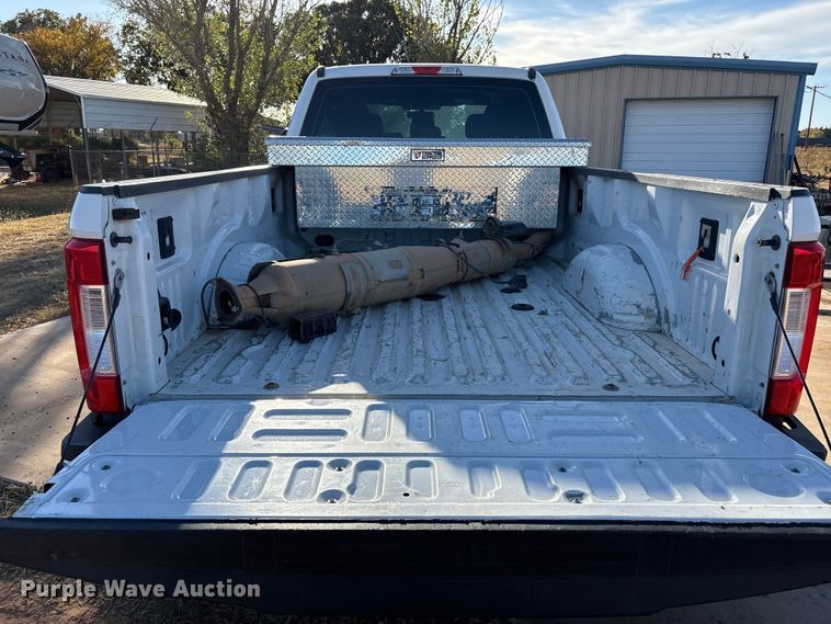 image for item EU4709 2017 Ford F350 Super Duty Crew Cab pickup truck