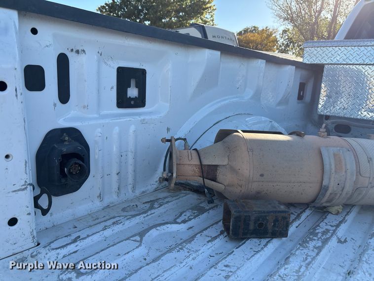 image for item EU4709 2017 Ford F350 Super Duty Crew Cab pickup truck