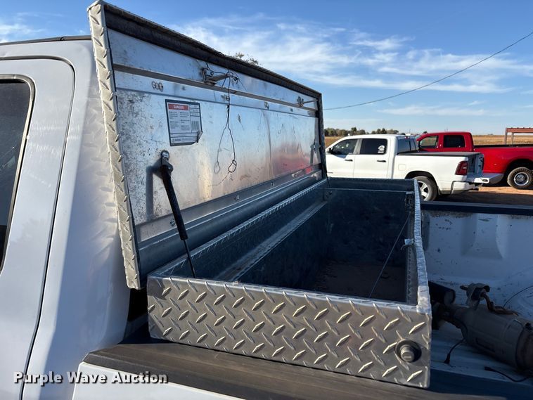 image for item EU4709 2017 Ford F350 Super Duty Crew Cab pickup truck