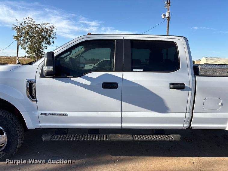 image for item EU4709 2017 Ford F350 Super Duty Crew Cab pickup truck