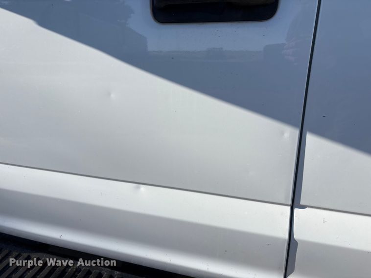 image for item EU4709 2017 Ford F350 Super Duty Crew Cab pickup truck