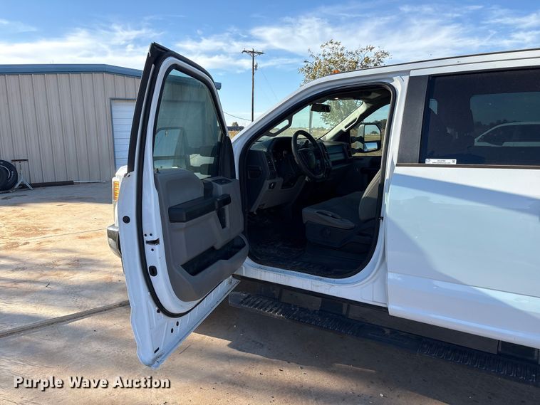 image for item EU4709 2017 Ford F350 Super Duty Crew Cab pickup truck