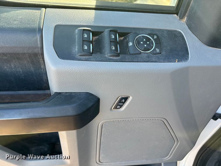 image for item EU4709 2017 Ford F350 Super Duty Crew Cab pickup truck