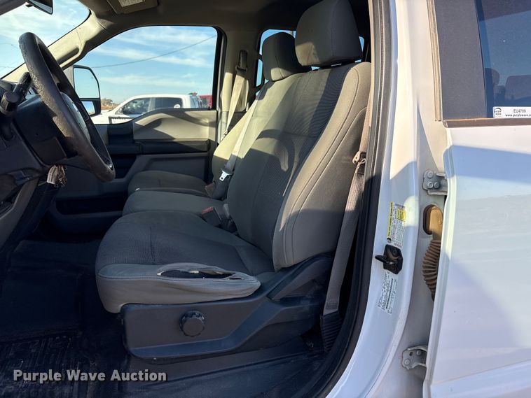 image for item EU4709 2017 Ford F350 Super Duty Crew Cab pickup truck