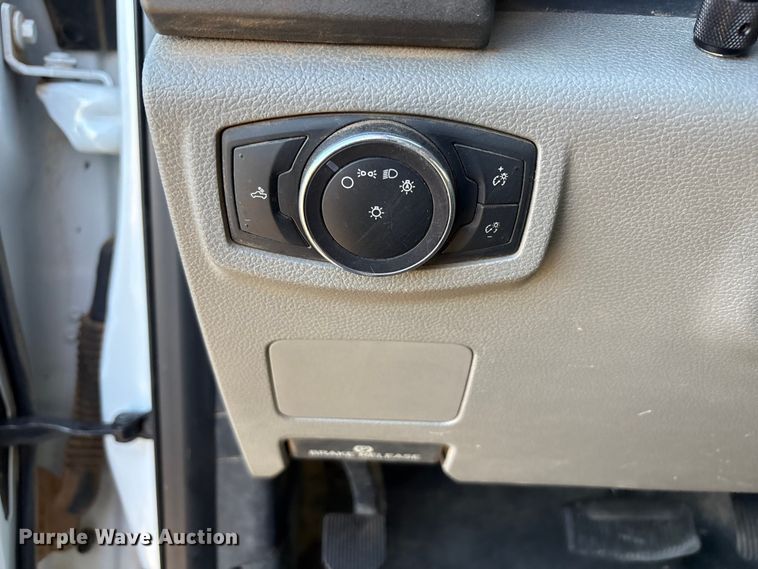 image for item EU4709 2017 Ford F350 Super Duty Crew Cab pickup truck